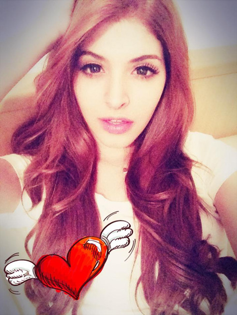 Andrea đã trở lại màu tóc nâu trước đó, mặc dù mái tóc đen của cô được rất nhiều người hâm mộ tại Việt Nam ủng hộ.