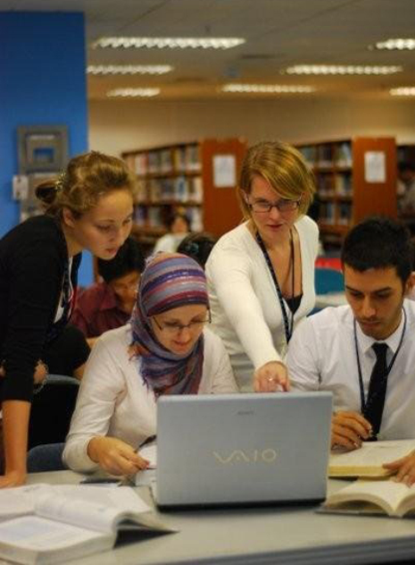 APU nổi tiếng với các ngành: công nghệ thông tin, khoa học kỹ thuật, kế toán tài chính, quản trị kinh doanh, marketing và truyền thông.