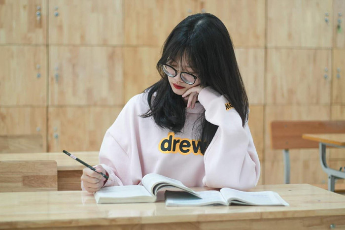 Thí sinh Lê Thị Phương Anh chia sẻ bản thân rất bất ngờ khi đạt điểm tuyệt đổi ở môn Lịch sử. Ảnh: NVCC Thí sinh Lê Thị Phương Anh chia sẻ bản thân rất bất ngờ khi đạt điểm tuyệt đổi ở môn Lịch sử. Ảnh: NVCC