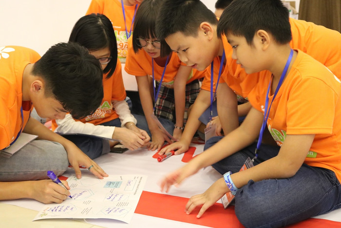 Làm việc nhóm để cùng chuẩn bị ý tưởng cho chủ đề. Ảnh: Đỗ Thơm Làm việc nhóm để cùng chuẩn bị ý tưởng cho chủ đề. Ảnh: Đỗ Thơm