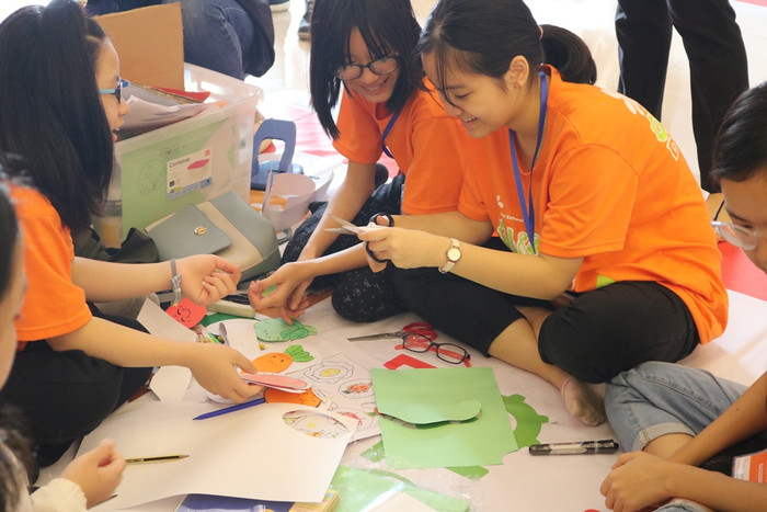 Cùng làm việc để thực hiện dự án. Ảnh: Đỗ Thơm Cùng làm việc để thực hiện dự án. Ảnh: Đỗ Thơm