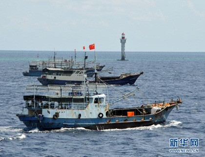 30 tàu cá Trung Quốc kéo ra Đá Vành Khăn nằm trong quần đảo Trường Sa thuộc chủ quyền Việt Nam hoạt động trái phép hồi tháng 7 năm ngoái 30 tàu cá Trung Quốc kéo ra Đá Vành Khăn nằm trong quần đảo Trường Sa thuộc chủ quyền Việt Nam hoạt động trái phép hồi tháng 7 năm ngoái