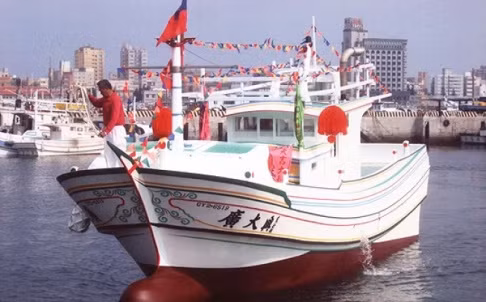 Chiếc tàu cá Đài Loan Quảng Đại Hưng 28 "dính" hơn 30 phát đạn của Philippines