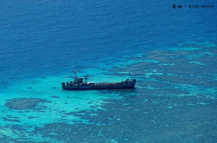 Xác chiếc chiến hạm BRP Sierra Madre nhìn từ xa