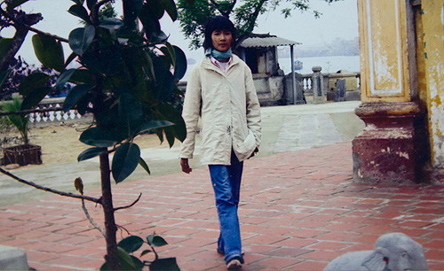 Sang năm 11, Thùy học giỏi nhất là môn Hóa và dự định sẽ thi khối B. Tuy nhiên, đam mê về hội họa đã giúp cô thi đỗ vào trường Đạ̣i học Kiến Trúc Hà Nội. (Ẩnh:vov) Sang năm 11, Thùy học giỏi nhất là môn Hóa và dự định sẽ thi khối B. Tuy nhiên, đam mê về hội họa đã giúp cô thi đỗ vào trường Đạ̣i học Kiến Trúc Hà Nội. (Ẩnh:vov)