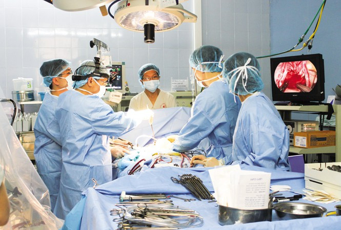 Việt Nam đã có rất nhiều ứng dụng khoa học kỹ thuật trong khám, điều trị. Việt Nam đã có rất nhiều ứng dụng khoa học kỹ thuật trong khám, điều trị.