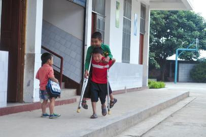 Bạn bè luôn yêu quý và giúp đỡ Nhan Ngọc Hoành. Bạn bè luôn yêu quý và giúp đỡ Nhan Ngọc Hoành.