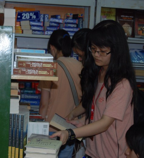 Đa dạng về mẫu mã, thể loại và nhà xuất bản khiến bạn trẻ băn khoăn Chùm ảnh: Tìm giải pháp cải thiện khả năng học hỏi của trẻ Chùm ảnh: Chủ tịch nước trồng cây lưu niệm tại Trường ĐH KHXH & NV Chùm ảnh: Học sinh Hà Nội co ro trong cái lạnh đầu mùa