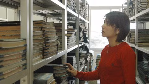 "Nguồn tài liệu ít được cập nhật nên thư viện lạc hậu..." - Trưởng phòng Đỗ Thúy Hằng, HV Báo chí-TT cho hay (Ảnh: Văn Chung)