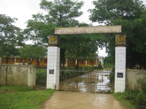 Trường Tiểu học Hương Đô sau cơn lũ >>Rớt nước mắt vì học sinh phải quỳ đất trong lễ khai giảng >>Nước mắt người mẹ có con thi đậu Học viện Tài chính Chùm ảnh: Bản hiếu học ở cuối trời Tây Bắc Chùm ảnh: Những trò chơi thuở ấu thơ của học trò (P2)