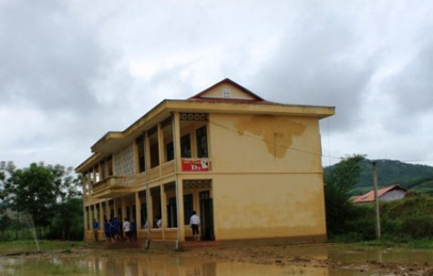 >>Rớt nước mắt vì học sinh phải quỳ đất trong lễ khai giảng >>Nước mắt người mẹ có con thi đậu Học viện Tài chính Chùm ảnh: Bản hiếu học ở cuối trời Tây Bắc Chùm ảnh: Những trò chơi thuở ấu thơ của học trò (P2)