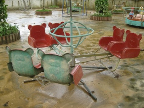 Một góc trong lớp học mẫu giáo tại Hà Tĩnh >>Rớt nước mắt vì học sinh phải quỳ đất trong lễ khai giảng >>Nước mắt người mẹ có con thi đậu Học viện Tài chính Chùm ảnh: Bản hiếu học ở cuối trời Tây Bắc Chùm ảnh: Những trò chơi thuở ấu thơ của học trò (P2)