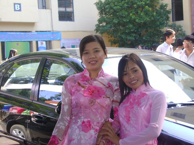 Đào Phương Liên (bên phải)- Chủ nhiệm CLB Sinh viên khuyết tật Hà Nội Đào Phương Liên (bên phải)- Chủ nhiệm CLB Sinh viên khuyết tật Hà Nội