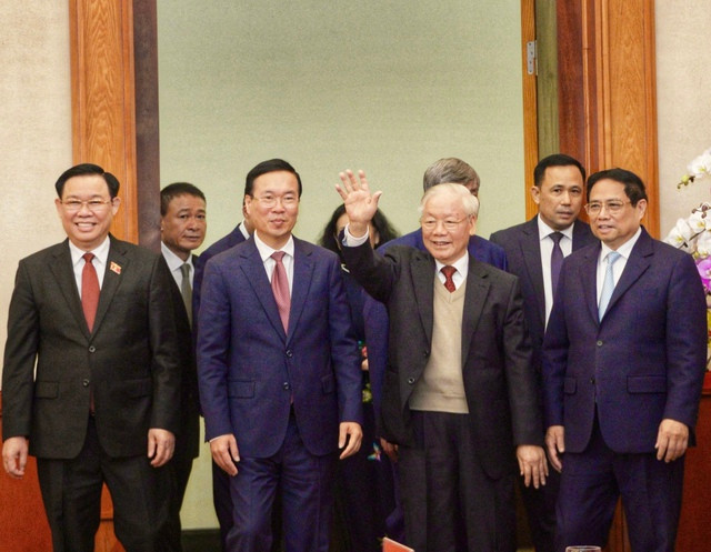 Tổng Bí thư Nguyễn Phú Trọng cùng các đồng chí lãnh đạo, nguyên lãnh đạo Đảng và Nhà nước dự chúc Tết. Ảnh VGP/Nhật Bắc TBT.jpg