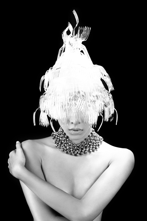 Minh Triệu cực ấn tượng với nĩa ăn BBQ đầy đầu, bờ môi không lẫn với ai