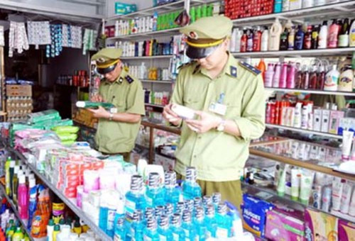 Tăng cường kiểm tra các sản phẩm hóa mỹ phẩm bảo vệ sức khỏe người tiêu dùng. Tăng cường kiểm tra các sản phẩm hóa mỹ phẩm bảo vệ sức khỏe người tiêu dùng.