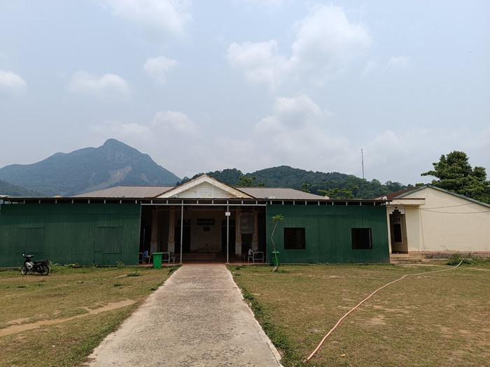 Nơi ăn, chốn ở của các em Trường Phổ thông dân tộc bán trú Tiểu học và Trung học cơ sở Hướng Sơn. Ảnh: LC Nơi ăn, chốn ở của các em Trường Phổ thông dân tộc bán trú Tiểu học và Trung học cơ sở Hướng Sơn. Ảnh: LC