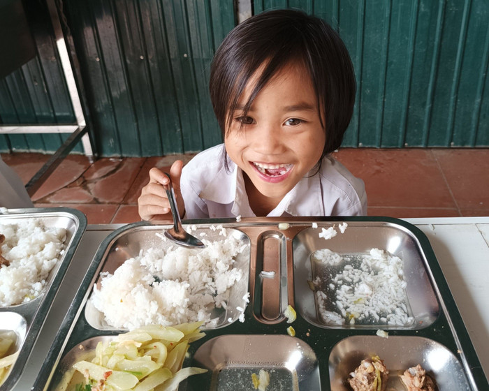 Bữa cơm bán trú của học trò ở Hướng Sơn (Hướng Hóa, Quảng Trị). Ảnh: LC Bữa cơm bán trú của học trò ở Hướng Sơn (Hướng Hóa, Quảng Trị). Ảnh: LC