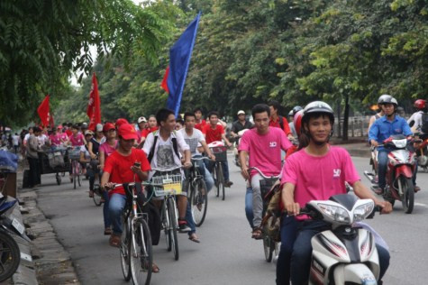 >> CHÙM ẢNH: NÉT NGỘ NGHĨNH CỦA TRẺ VỚI NGÀY HỘI ĐỌC SÁCH >>MƯA BÃO HỌC SINH BÌ BÕM ĐẾN TRƯỜNG >> CHÙM ẢNH: NÉT NGỘ NGHĨNH CỦA TRẺ VỚI NGÀY HỘI ĐỌC SÁCH >>MƯA BÃO HỌC SINH BÌ BÕM ĐẾN TRƯỜNG