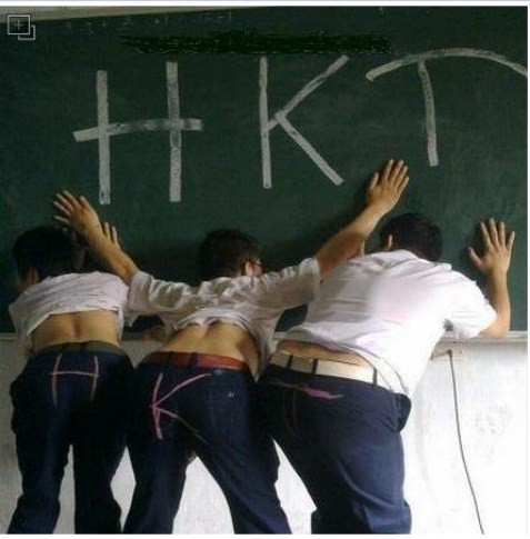 Thể hiện sự "cuồng" thần tượng một cách thảm họa.