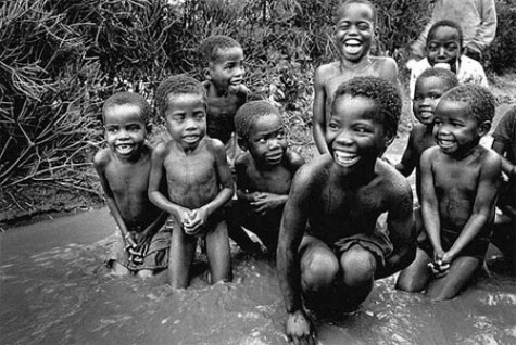 Các em cười rất tươi khi cùng nhau tắm dưới một con kênh nhỏ. NHỮNG NGƯỜI NỔI TIẾNG ĐÃ TỪNG...TRƯỢT ĐẠI HỌC NHỮNG TRÒ ĐÙA...QUÁI ĐẢN CHỈ CÓ HỌC SINH MỚI NGHĨ RA Các em cười rất tươi khi cùng nhau tắm dưới một con kênh nhỏ. NHỮNG NGƯỜI NỔI TIẾNG ĐÃ TỪNG...TRƯỢT ĐẠI HỌC NHỮNG TRÒ ĐÙA...QUÁI ĐẢN CHỈ CÓ HỌC SINH MỚI NGHĨ RA