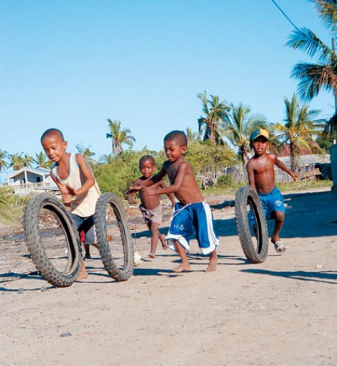 Chơi cùng lốp xe. NHỮNG NGƯỜI NỔI TIẾNG ĐÃ TỪNG...TRƯỢT ĐẠI HỌC NHỮNG TRÒ ĐÙA...QUÁI ĐẢN CHỈ CÓ HỌC SINH MỚI NGHĨ RA Chơi cùng lốp xe. NHỮNG NGƯỜI NỔI TIẾNG ĐÃ TỪNG...TRƯỢT ĐẠI HỌC NHỮNG TRÒ ĐÙA...QUÁI ĐẢN CHỈ CÓ HỌC SINH MỚI NGHĨ RA