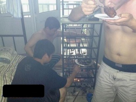 Nấu ăn ngay trong phòng ký túc xá >> CHÙM ẢNH NÉT CHỮ TUYỆT ĐẸP CỦA HỌC SINH TIỂU HỌC >> NHỮNG BÀI VĂN LẠ KHIẾN CƯ DÂN MẠNG PHÁT SỐT Nấu ăn ngay trong phòng ký túc xá >> CHÙM ẢNH NÉT CHỮ TUYỆT ĐẸP CỦA HỌC SINH TIỂU HỌC >> NHỮNG BÀI VĂN LẠ KHIẾN CƯ DÂN MẠNG PHÁT SỐT