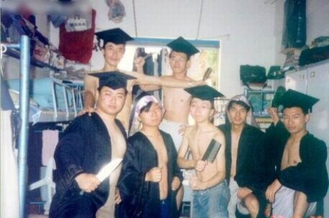 >> KÝ TÚC XÁ "ĐỘC NHẤT VÔ NHỊ" TRÊN THẾ GIỚI >> NHỮNG BÀI VĂN LẠ KHIẾN CƯ DÂN MẠNG "PHÁT SỐT"