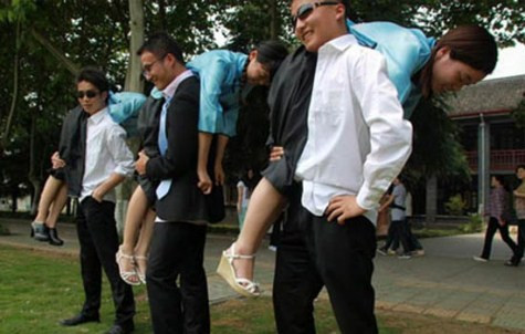 >> KÝ TÚC XÁ "ĐỘC NHẤT VÔ NHỊ" TRÊN THẾ GIỚI >> NHỮNG BÀI VĂN LẠ KHIẾN CƯ DÂN MẠNG "PHÁT SỐT"