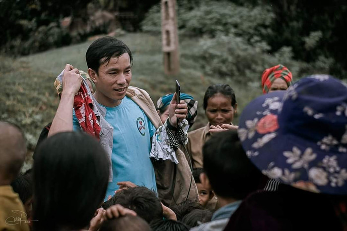 Tấm lòng của Thầy giáo Lý Chí Thành là cho đi mà không mong nhận lại. Ảnh: NVCC