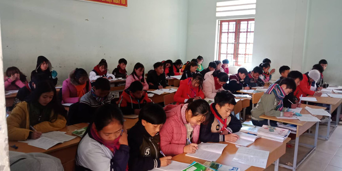 Giờ học trên lớp của học sinh cũng được đảm bảo đủ ấm.