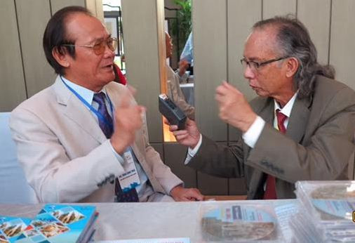 Tiến sĩ Trần Công Trục trả lời phỏng vấn nhà báo Lý Kiến Trúc, Nhật báo Văn Hóa. Ảnh do tác giả cung cấp. Tiến sĩ Trần Công Trục trả lời phỏng vấn nhà báo Lý Kiến Trúc, Nhật báo Văn Hóa. Ảnh do tác giả cung cấp.