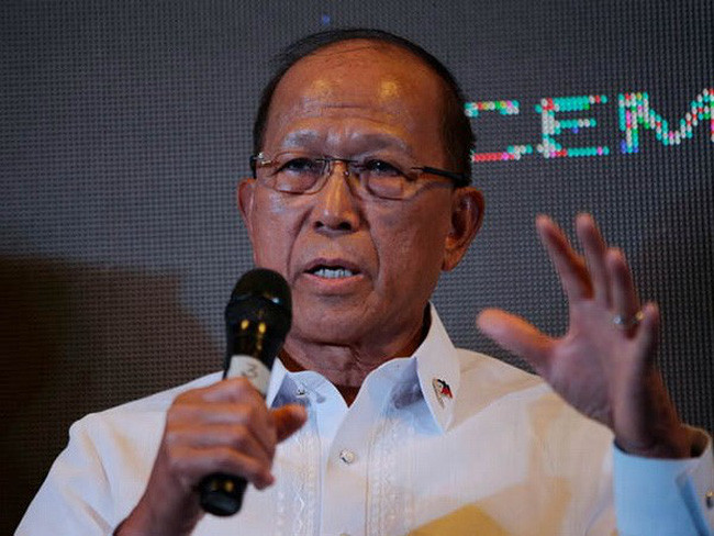 Bộ trưởng Quốc phòng Philippines Delfin Lorenzana, ảnh: AP.