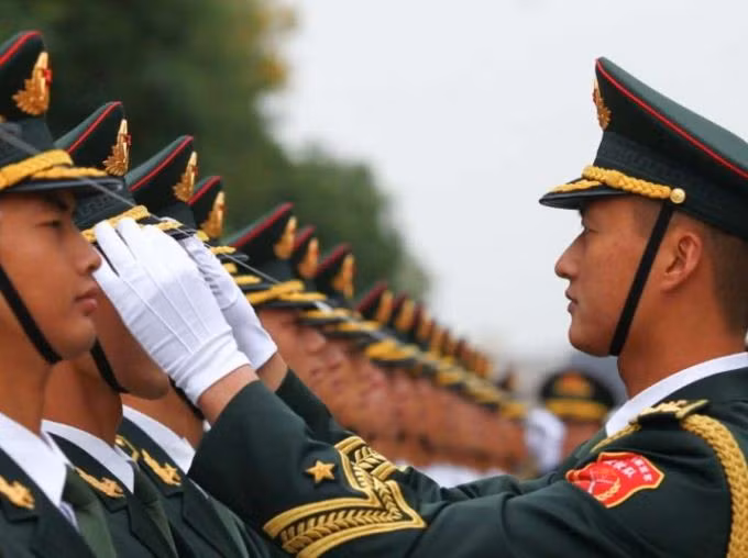 Trung Quốc kêu gọi các sĩ quan chỉ huy bị hạ chức vụ hãy vui vẻ và trung thành ảnh 2