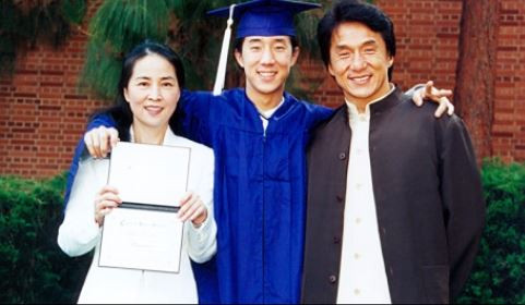 Jaycee Chan và cha mẹ. Jaycee Chan và cha mẹ.