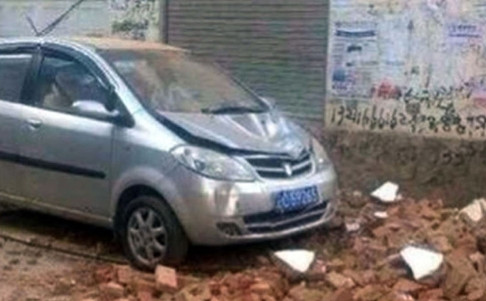 Một góc hiện trường vụ động đất tại Chiêu Thông, Vân Nam, Trung Quốc chiều Chủ Nhật. Một góc hiện trường vụ động đất tại Chiêu Thông, Vân Nam, Trung Quốc chiều Chủ Nhật.