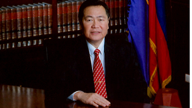 Chuyên gia pháp lý, thấm phản tòa án tối cao Philippines Justice Antonio Carpio.