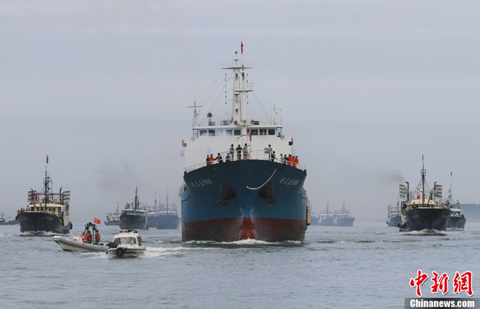 Tàu cá vỏ thép Trung Quốc là vũ khí nham hiểm, thủ đoạn bẩn thỉu Trung Quốc thường dùng để bành trướng lãnh thổ trên Biển Đông. Tàu cá vỏ thép Trung Quốc là vũ khí nham hiểm, thủ đoạn bẩn thỉu Trung Quốc thường dùng để bành trướng lãnh thổ trên Biển Đông.