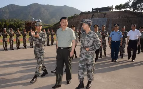 Chủ tịch Trung Quốc Tập Cận Bình từ khi lên nắm quyền vẫn khăng khăng theo đuổi quan điểm sai trái "chủ quyền thuộc Trung Quốc, gác tranh chấp cùng khai thác" ở Biển Đông dẫn tới nhiều hoạt động của Bắc Kinh làm leo thang căng thẳng.