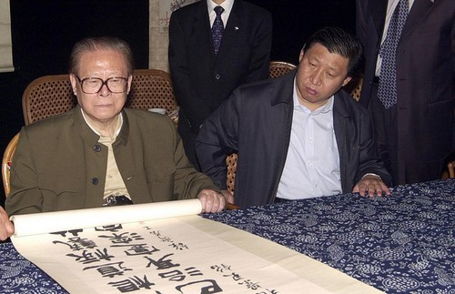 Ông Giang Trạch Dân và ông Tập Cận Bình. Ông Giang Trạch Dân và ông Tập Cận Bình.