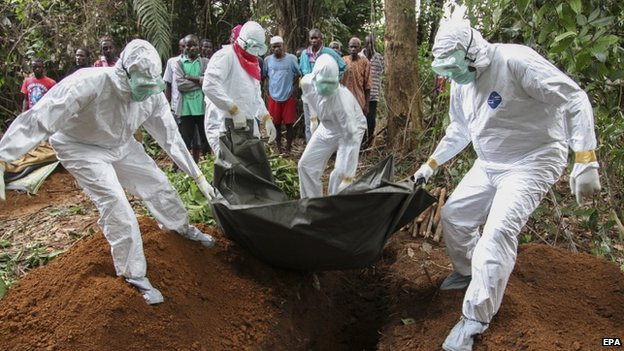Thi thể một nạn nhân đại dịch Ebola được chôn cất theo truyền thống vẫn có thể làm tăng nguy cơ lây lan. Thi thể một nạn nhân đại dịch Ebola được chôn cất theo truyền thống vẫn có thể làm tăng nguy cơ lây lan.