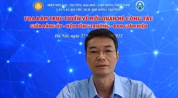 Phó Giáo sư Nguyễn Đình Thi phát biểu tại tọa đàm. (Ảnh: Chụp màn hình)