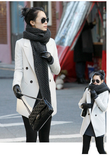 Mẫu vest trắng này khiến các tín đồ thời trang mê mẩn bởi nó khiến người mặc vừa thanh lịch, trẻ trung lại nữ tính, quyến rũ.