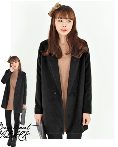 Mẫu áo này hơi đơn giản thậm chí là đơn điệu, nhưng nó lột xác hoàn toàn khi bạn kết hợp áo váy và chiếc nơ cùng tông màu nuy.