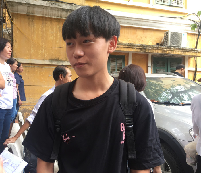 Em Dương đăng ký thi vào chuyên Địa lý cho biết, lý do chọn chuyên Khoa học Xã hội và Nhân văn là vì em đang sống tại Hà Nội nhưng hộ khẩu lại ở Tuyên Quang. Vì thế, em không thể học trường công lập tại Hà Nội. Ảnh: Thu Trà
