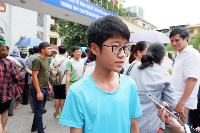 Một thí sinh đến từ Hà Tĩnh cho biết em làm bài tốt, có thể đạt 7 đến 8 điểm trở lên. Ảnh: Quỳnh Trang Một thí sinh đến từ Hà Tĩnh cho biết em làm bài tốt, có thể đạt 7 đến 8 điểm trở lên. Ảnh: Quỳnh Trang