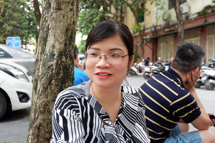 Cô Linh không lo lắng về môn chuyên nhưng lại lo lắng với bài thi môn Văn của con. Ảnh: Quỳnh Trang Cô Linh không lo lắng về môn chuyên nhưng lại lo lắng với bài thi môn Văn của con. Ảnh: Quỳnh Trang