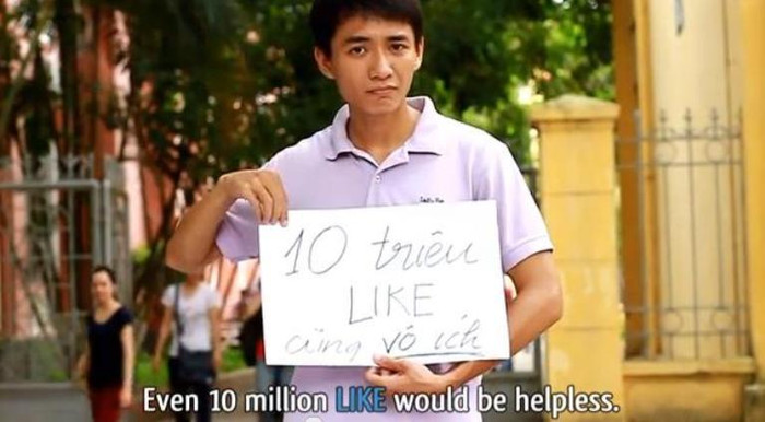 Nam thanh niên lên án chiêu trò câu like trên các trang mạng xã hội. Ảnh cắt ra từ clip Nam thanh niên lên án chiêu trò câu like trên các trang mạng xã hội. Ảnh cắt ra từ clip