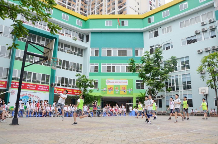 Một giờ học thể dục của học sinh trường Trung học cơ sở và Trung học phổ thông. Ảnh: thcs.lequydonhanoi.edu.vn