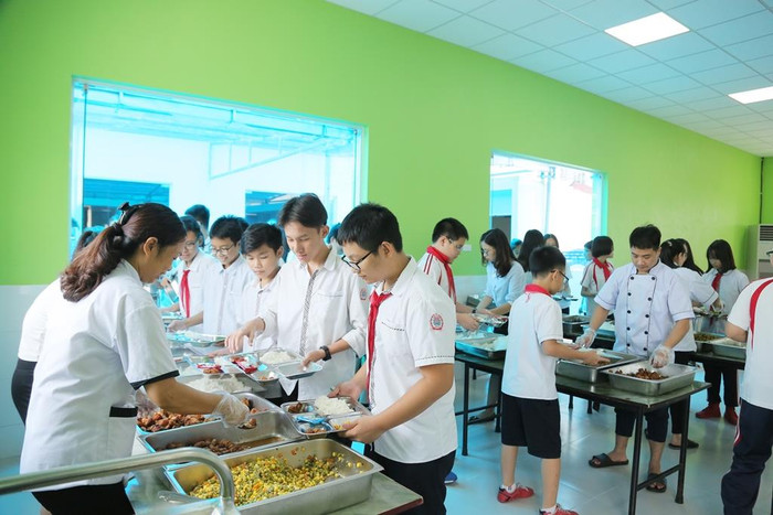 Phòng ăn riêng của học sinh. Ảnh: thcs.lequydonhanoi.edu.vn